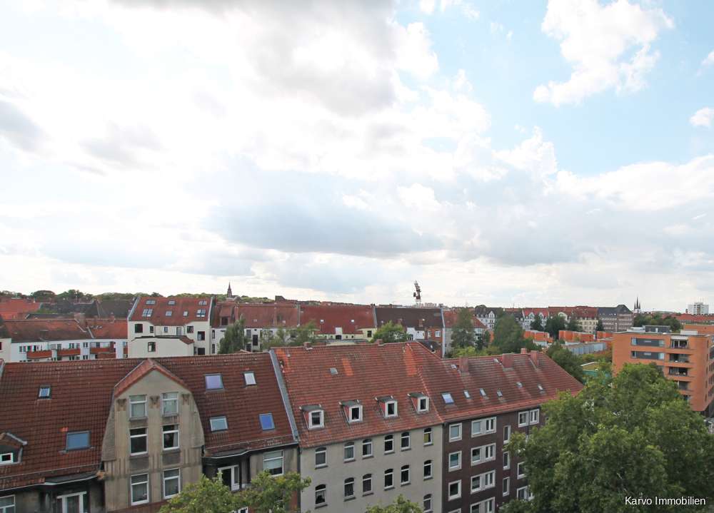 Sanierungsbedürftige 1 Zimmerwohnung mit Balkon im Ihme Zentrum. Ideal für Kapitalanleger, Hannover – Bild 1