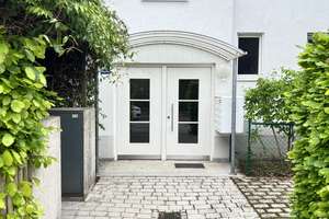 Sonnige 3-Zimmer-Wohnung mit Südbalkon & Tiefgaragenstellplatz  in Forstenried