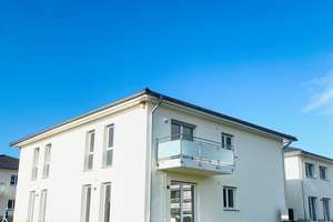 Stilvoll wohnen:  3-Raum-Wohnung mit Balkon, Fußbodenheizung, Stellplatz & Energieeffizienz A+