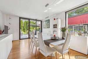 Stilvolle Architektenwohnung mit grünem Refugium und überdachter Sonnenterrasse – Die vollständige Adresse der Immobilie erhältst du vom Anbieter., 22589 Sülldorf, Hamburg – Vorschaubild 2