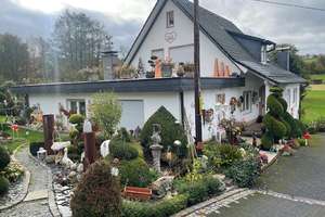 gepflegtes Einfamilienhaus mit 3 Garagen und liebevoll gestaltetem Gartengrundstück – Steinacker 1, 51674 Wiehl – Vorschaubild 3