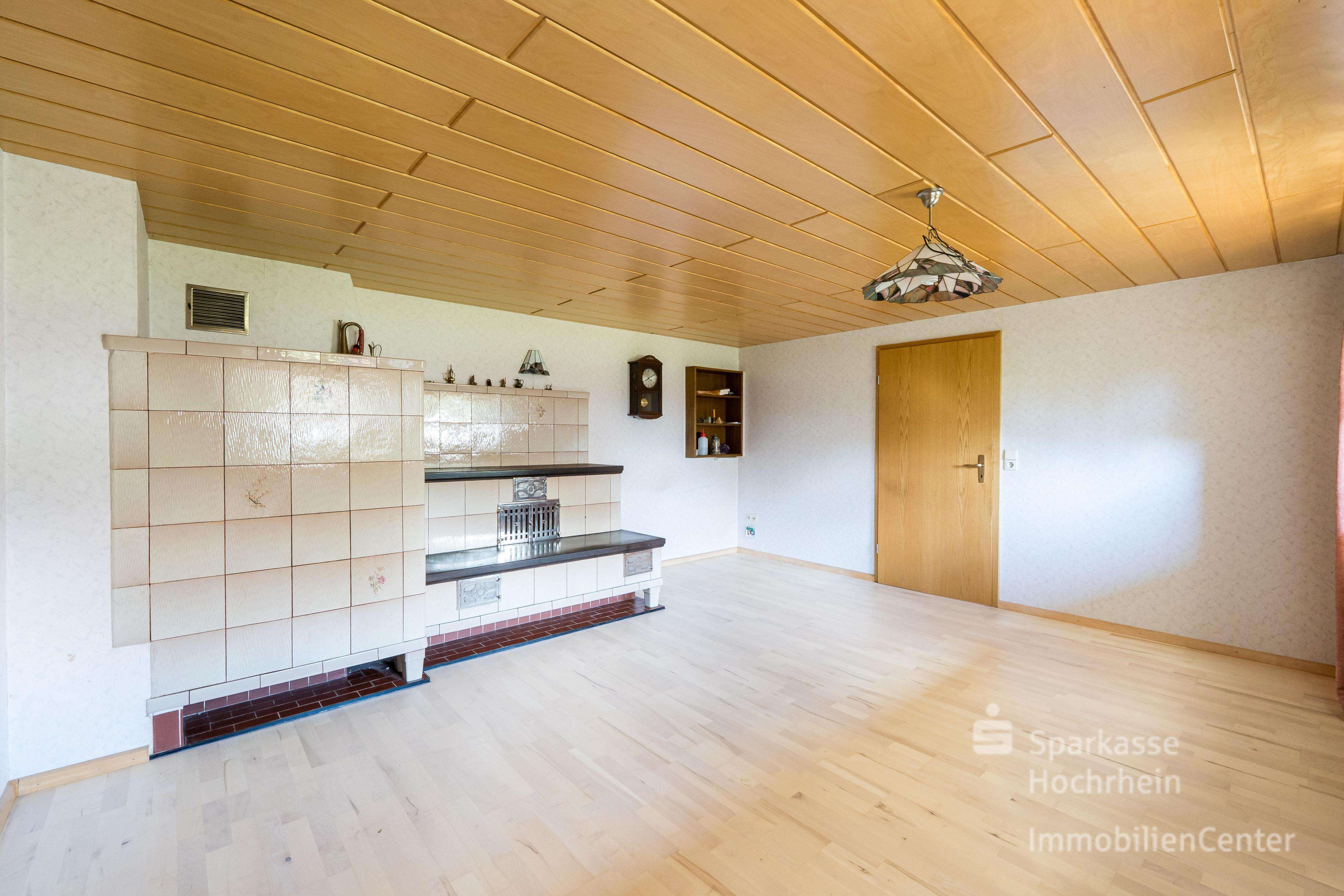 Immobilie in Herrischried - Viel Raum für Ihr Leben - Charmantes Landhaus mit drei Wohneinheiten und großem Grundstück - Bild 2