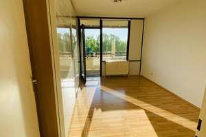 Helle 3‑Zimmer‑Wohnung mit verglaster Westloggia, Einbauküche & Aufzug - nahe S‑Bahn – 81927 Johanneskirchen, München – Vorschaubild 13