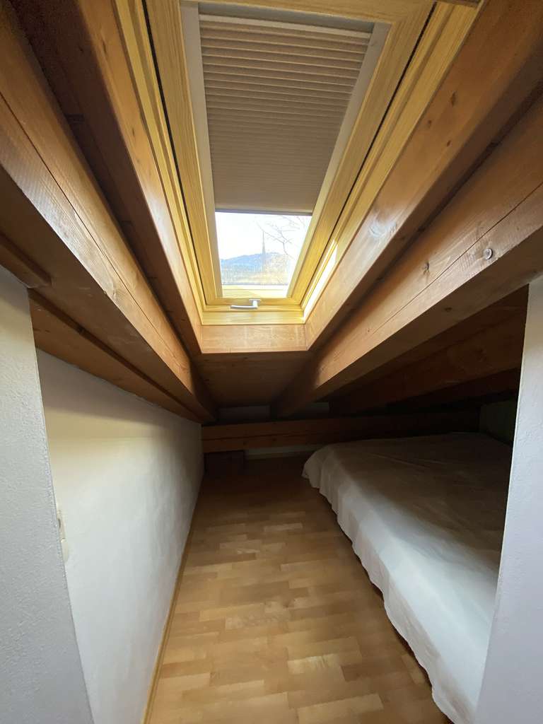 Immobilie in Garmisch-Partenkirchen - Schicke 2-Zimmer DG-Wohnung mit Balkon in Garmisch-Partenkirchen (Ortsteil Burgrain) - Bild 2
