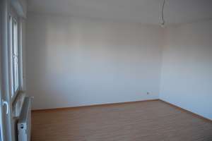Attraktive Kapitalanlage in Stuttgart-Süd – modernisierte 4-ZKB mit 2 Balkonen in begehrter Wohnlage – Die vollständige Adresse der Immobilie erhältst du vom Anbieter., 70199 Südheim, Stuttgart – Vorschaubild 3