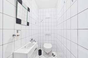 EE-Klasse A. Helles, modernes RMH, Garage, Stellplatz, TLB, EBK, Gäste WC, Balkon, Terrasse, Garten – Die vollständige Adresse der Immobilie erhältst du vom Anbieter., 73734 Berkheim, Esslingen am Neckar – Vorschaubild 11