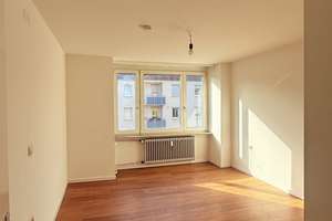Attraktive 3-Zimmer-Wohnung mit Balkon in Top-Lage – Tuchergartenstraße 14, 90409 Pirckheimerstraße, Nürnberg – Vorschaubild 1