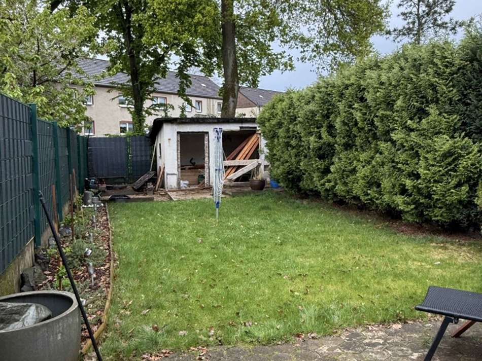 Ansicht Garten mit Schuppen