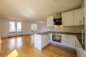Vermietet, Eigennutzung ab Mitte 2027 möglich: Terrasse, Balkon und TG-Stellplatz im Europaviertel – 60486 Gallus, Frankfurt am Main – Vorschaubild 1