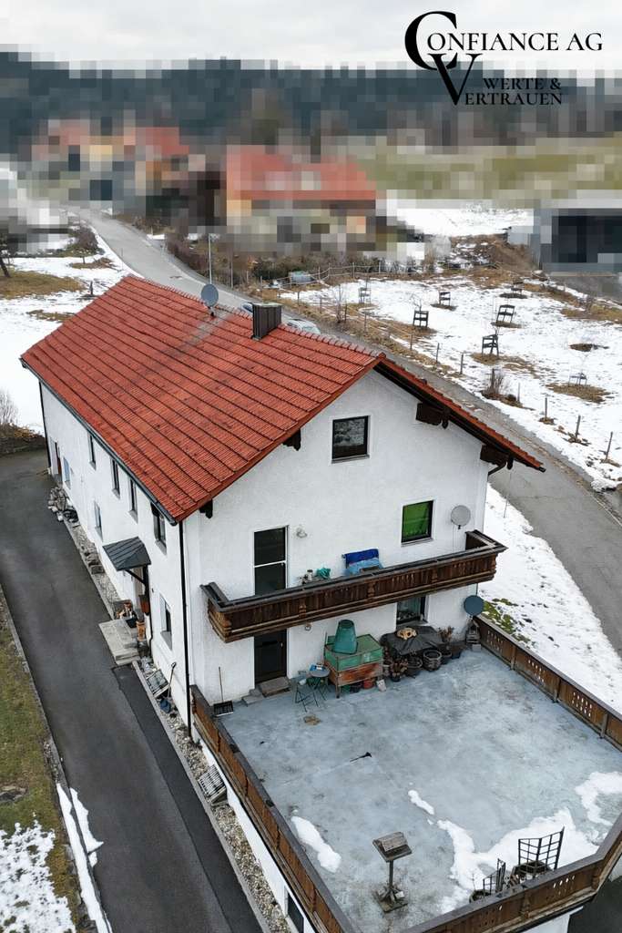Immobilie in Untergriesbach - Zweifamilienhaus mit großem Potenzial für Handwerker und Gestalter - Bild 1