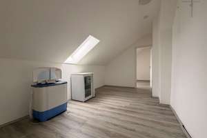 Dachgeschosswohnung mit Entwicklungspotenzial