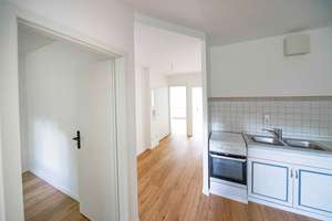Helle 3.5 Zimmer am Flakensee, neu-saniert, offene Wohnküche, sonnige Loggia – Heideweg 3, 15537 Erkner – Vorschaubild 4