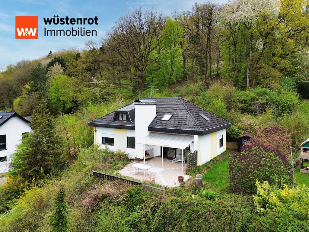 Immobilie in Morschen - Idyllisches Einfamilienhaus mit Einliegerwohnung und unverbaubarer Sicht in 34326 Altmorschen - Bild 1