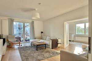 Moderne Wohnung mit Ausblick zum Verlieben! – Die vollständige Adresse der Immobilie erhältst du vom Anbieter., 10243 Friedrichshain, Berlin – Vorschaubild 2