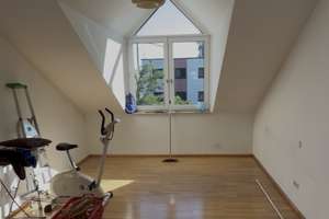 Helle 2-Zimmer-Dachgeschoss-Wohnung mit zwei Loggien – Buchenweg 26, 55128 Bretzenheim, Mainz – Vorschaubild 8