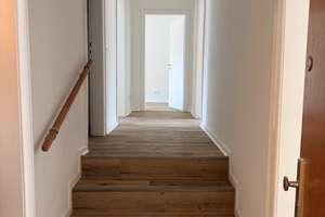 Wohnen mit Charakter: 3-Zimmer-Dachgeschosswohnung in Barmen – Färberstrasse 42275 Wuppertal 21, 42275 Barmen, Wuppertal – Vorschaubild 3