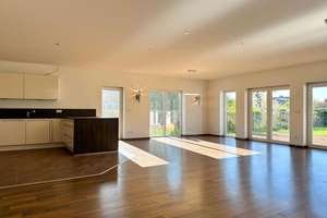 Bungalow mit Terrasse | Bezugsfrei | Einbauküche | Garage | Flexibles Nutzungskonzept – Die vollständige Adresse der Immobilie erhältst du vom Anbieter., 4357 Mockau-Nord, Leipzig – Vorschaubild 3