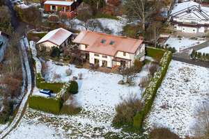 Wohnen mit Weitblick – Stilvolle Villa am grünen Ortsrand von Prien am Chiemsee – Die vollständige Adresse der Immobilie erhältst du vom Anbieter., 83209 Prien am Chiemsee – Vorschaubild 14