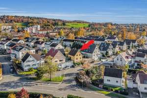 Ravensburg-Sonnenbüchel
Renovierungsbedürftiges Einfamilienhaus in familienfreundlicher Wohnlage – Die vollständige Adresse der Immobilie erhältst du vom Anbieter., 88212 Ravensburg – Vorschaubild 6
