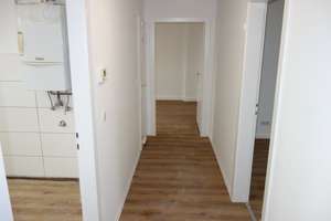 EXKLUSIV RENOVIERT + SANIERT MODERNE HELLE WHG. KOMPLETT LAMINAT WANNENBAD 5.OG / DG IN OBERBILK – Kirchstr. 7, 40227 Oberbilk, Düsseldorf – Vorschaubild 10