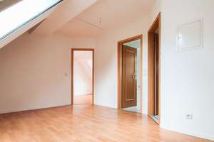 Helle Dachgeschosswohnung mit Einbauküche in zentraler und ruhiger Lage von Chemnitz-Wittgensdorf – Obere Hauptstr. 56, 9228 Wittgensdorf, Chemnitz – Vorschaubild 11