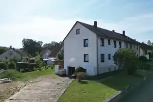 Großzügiges 1- bis 2-Familienhaus mit Garagen, großer Terrasse und Garten! – Bayreuth (Kreis) – Vorschaubild 3