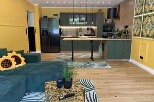Vollmöbliertes Design-Apartment in Berlin-Westend: Kernsaniert, Provisionsfrei & Sofort bezugsfrei! – Die vollständige Adresse der Immobilie erhältst du vom Anbieter., 14055 Westend, Berlin – Vorschaubild 1