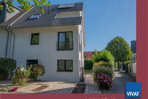 Ein Zuhause mit außergewöhnlichen Möglichkeiten -  stilvolles Zweifamilienhaus in Frankfurt-Harheim