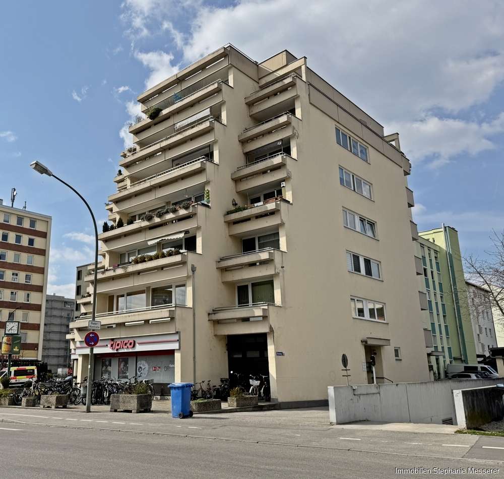 Renovierungsbedürftige 3 Zi.-ETW mit zwei Terrassen & TG-Stellplätzen in zentraler Lage von Landshut, Landshut – Bild 1