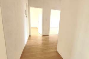 Frisch renovierte 2-Zimmer-Wohnung mit Balkon und großer Küche! – Paul-Goerens-Straße 32, 45145 Frohnhausen, Essen – Vorschaubild 2