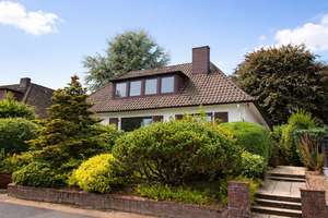 Wohnen mit Charme: Einfamilienhaus in kleiner Seitenstraße – Die vollständige Adresse der Immobilie erhältst du vom Anbieter., 22927 Großhansdorf – Vorschaubild 2