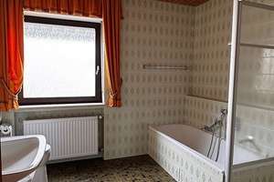 Freistehehendes Einfamilienhaus mit ELW und 2 Garagen in schöner Lage – Weiherstraße 19, 66292 Riegelsberg – Vorschaubild 15