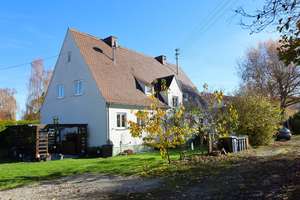 Kapitalanlage mit Potenzial – Gepflegtes MFH in naturnaher Lage – Die vollständige Adresse der Immobilie erhältst du vom Anbieter., 89343 Jettingen-Scheppach – Vorschaubild 1
