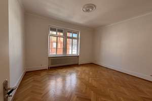 Denkmalgeschützer Stilaltbau! 4 ZKB - 113 m² modernisiert 2018 mit EBK Wi-Biebrich € 380.000,- – Stettiner Straße 19, 65203 Biebrich, Wiesbaden – Vorschaubild 5
