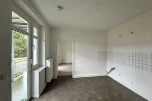 ***Frisch Modernisierte Oase mit Balkon und viel Grün – charmante 3-Raum-Wohnung wartet auf Sie*** – Charlottenstraße 67, 9126 Chemnitz – Vorschaubild 6