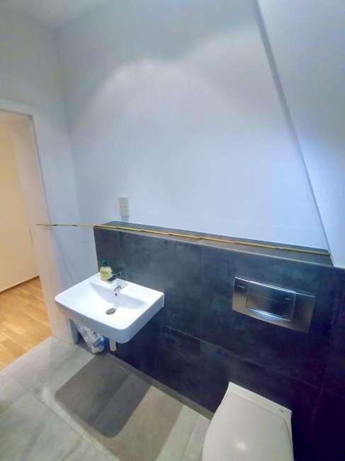 Immobilie in Frankfurt am Main - F-Hausen: Helle, sanierte  Single-Wohnung mit Gartennutzung, Einbauküche nahe U-Bahnstation - Bild 3