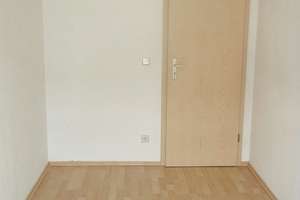 EBK zum Abkauf - Überdachter Süd-West-Balkon mit Blick ins Grüne – Helmholtzstraße 39, 9131 Hilbersdorf, Chemnitz – Vorschaubild 18