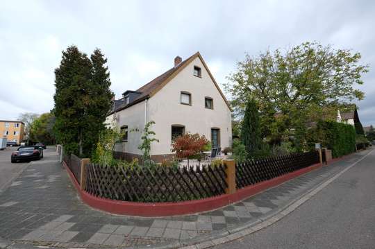 Doppelhaushalfte Auf Eckgrundstuck In Mannheim Gartenstadt