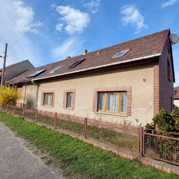 Handwerker aufgepasst, großer 3-Seitenhof zum Entwickeln zu verkaufen!