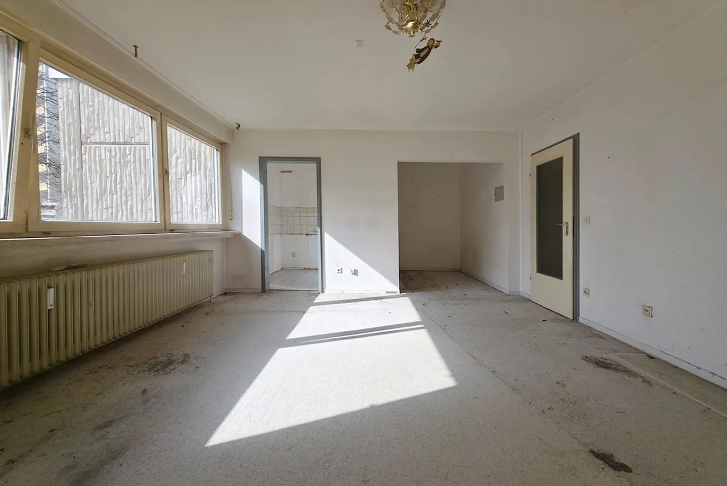 Großzügig geschnittene 1-Zimmer-Wohnung mit Renovierungsbedarf, München – Bild 1