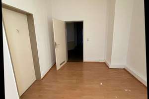 Top  4-Zimmer-Wohnung * Altbau* Nähe Skyper – 60329 Bahnhofsviertel, Frankfurt am Main – Vorschaubild 6
