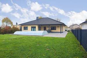 Idyllischer Bungalow mit Pool, Garage und innovativer Luftwärmepumpe – Ihr Traumhaus! – Die vollständige Adresse der Immobilie erhältst du vom Anbieter., 18574 Garz/Rügen – Vorschaubild 2