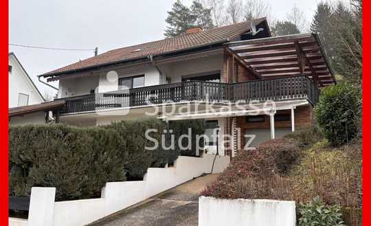 Großes Wohnhaus in Ortsrandlage