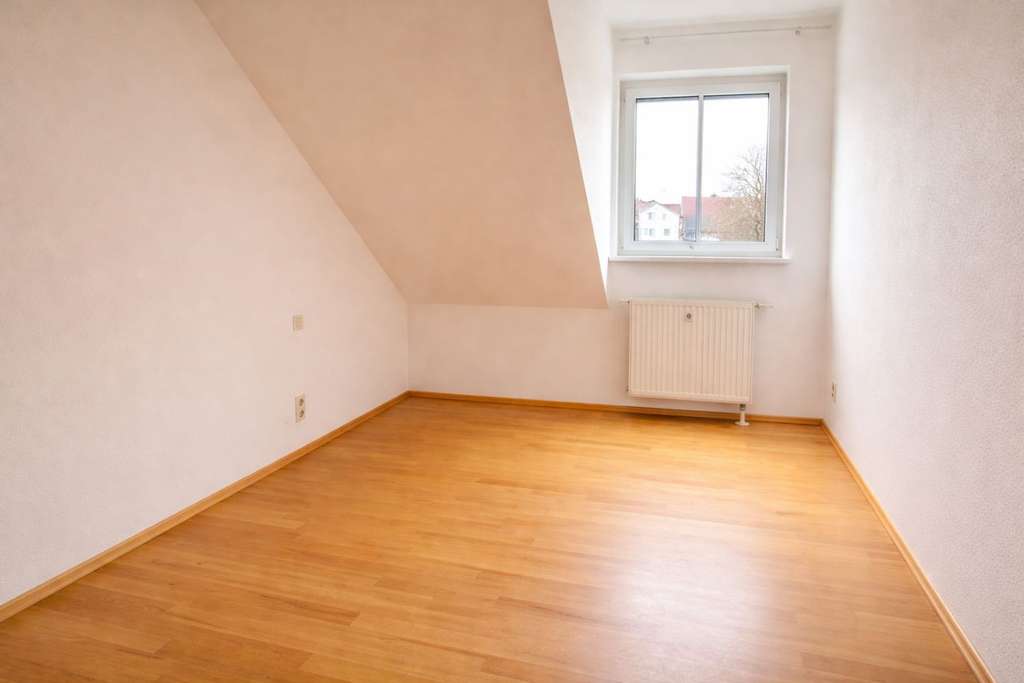 Immobilie in Ergolding - Gut aufgeteilte 2,5-Zimmer-Dachgeschosswohnung in erster Reihe zur Isar in Ergolding-Piflas - Bild 4