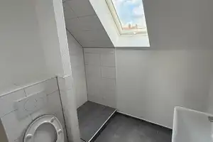 Kernsanierte 2-Zimmer-Dachgeschosswohnung in Köln Höhenberg – Nürnberger Straße 8, 51103 Köln – Vorschaubild 11