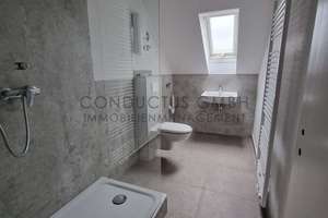 ***NEU sanierte Dachgeschoßwohnung ***