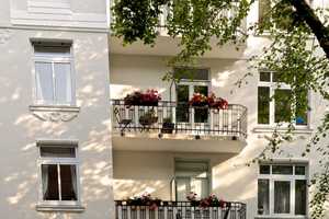 Zeitmietvertrag 1J. - „Sehr schöne möblierte Jugendstilwohnung mit Balkon im Herzen von Winterhude“ – Semperstraße 22, 22303 Hamburg – Vorschaubild 1