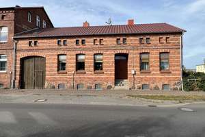 +++ Saniertes Zweifamilienhaus mit Sauna und Peenezugang in bester Stadtlage von 17139 Malchin – Die vollständige Adresse der Immobilie erhältst du vom Anbieter., 17139 Malchin – Vorschaubild 2