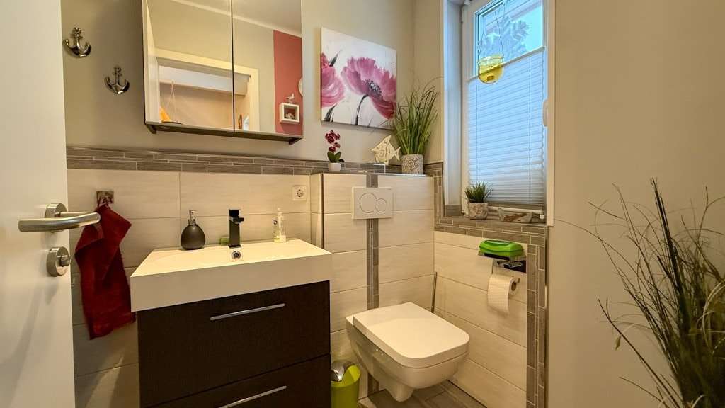 Immobilie in Hürup - Dänisches Wohnflair trifft Effizienz! Ebenerdig bewohnbares Holzhaus mit Doppelcarport - Bild 3