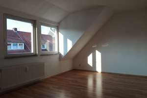 Schöne helle 2 Zimmer Dachgeschosswohnung in Walle